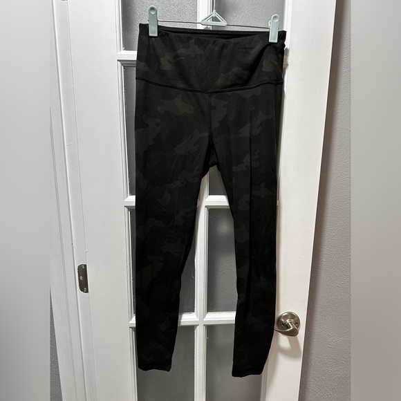 ⭐️SOLD⭐️ YOGALICIOUS Lux Supportive Waistband Ankle Leggings - Picture 2 of 7